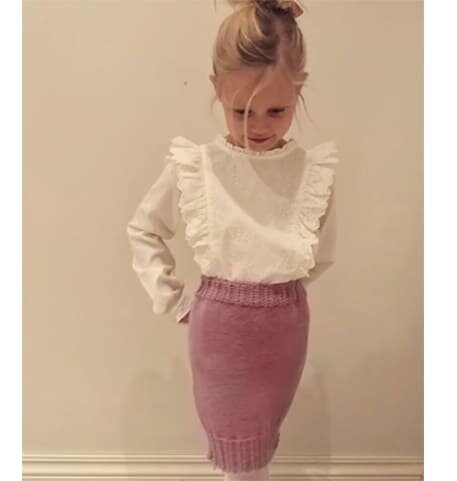 что связать девочке спицами