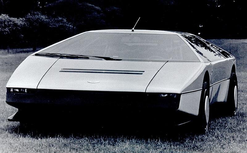 Во всем мире только одна коллекция может похвастаться этим автомобилем, поскольку выпущен он был в единственном экземпляре. Изначально компания "Астон Мартин" планировала построить 25 "Бульдогов", но реализовать эту идею не сумела. Зато 750-сильный спорткар с клиновидным дизайном стал прототипом для создания серийной модели DMC-12. Стоимость "Бульдога" составляет 1,3 миллиона долларов, но это приемлемая цена за единственный в своем роде автомобиль на планете. - Читайте подробнее на FB.ru: http://fb.ru/post/cars/2017/3/29/10271