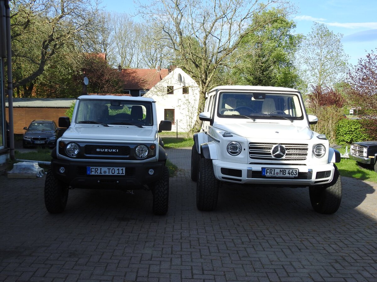 Suzuki Jimny (4gen) на бортовых редукторах своими формами еще больше напоминает "гелик" на минималках. Фото: vk.com/liftedmetal