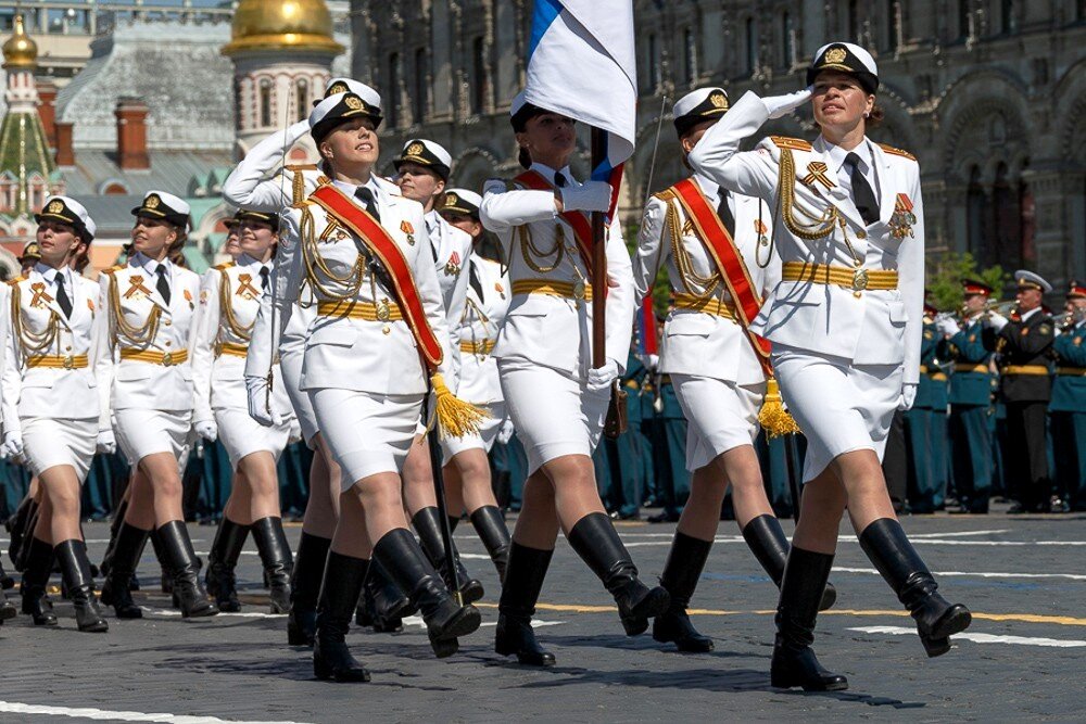 Фото девушек на параде 9 мая