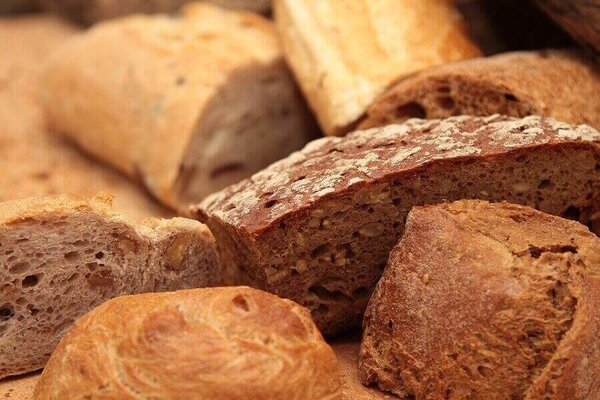Какой хлеб полезнее, чёрный или белый - плюсы и минусы