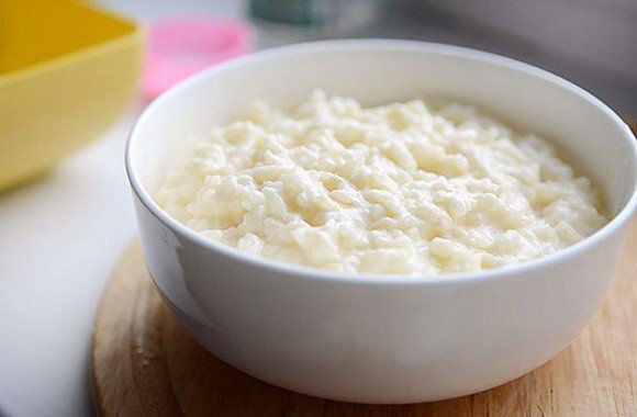 Завтрак - рисовая каша на воде 200 гр. + яйцо вареное + бутерброд с маслом (хлеб ржаной) + чай зеленый без сахара.