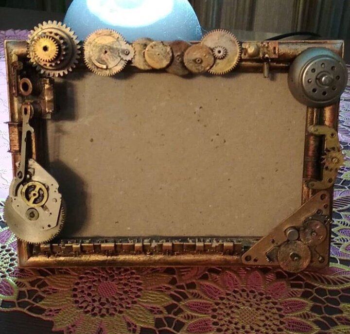  У нее два полржения. 