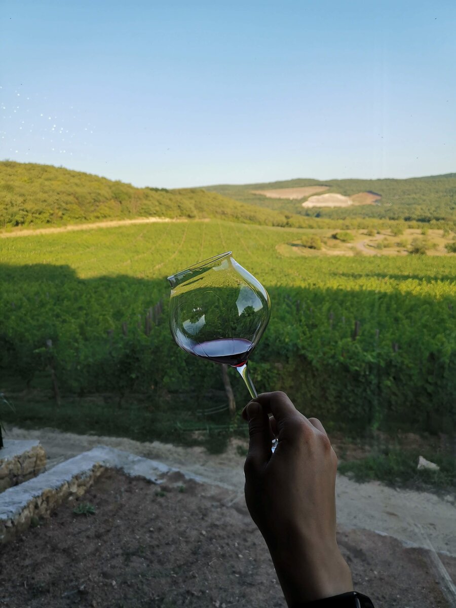 Склон Cler Nummulite на заднем плане