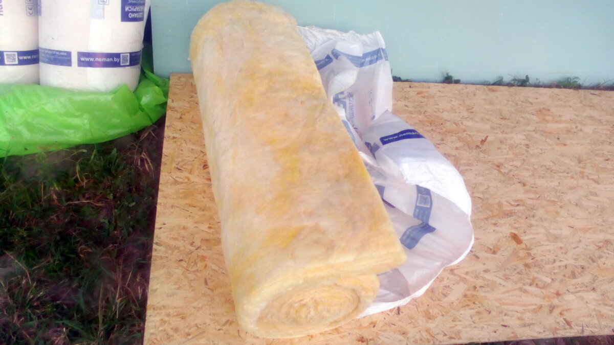 Разматываем утеплитель