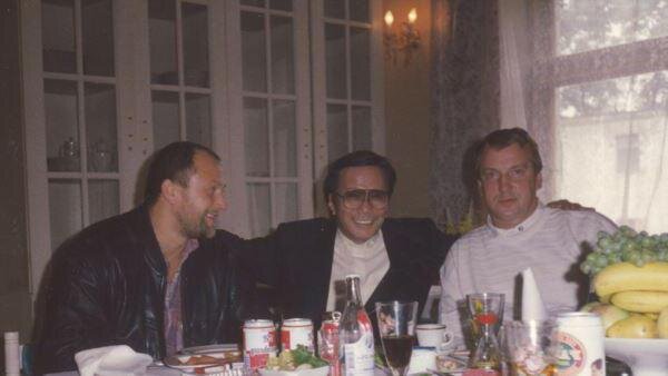 Слева Малышев,справа Петров,посередине японский коллега.