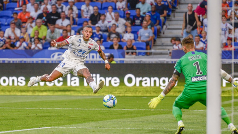 Мемфис Депай забивает в ворота "Бордо"