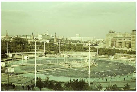 Бассейн "Москва". 1970 г. Источник: Госкаталог музейного фонда РФ.