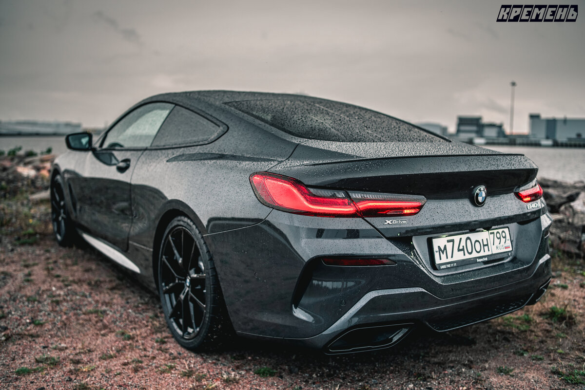 BMW 8 Series g15 черная