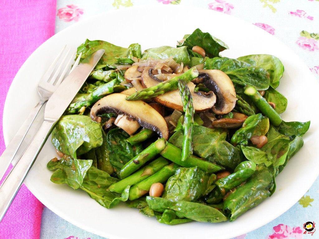Салат из спаржи с грибами