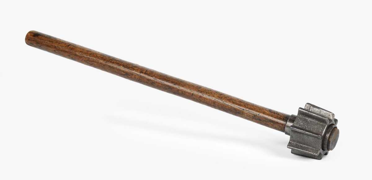 Первый образец траншейной дубинки из коллекции Royal Armories.