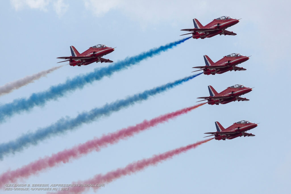    12 августа 2012 года, выступление пилотажной группы «Red Arrows» на  праздновании 100 лет ВВС России (1912-2012) в г. Жуковском,  фотокорреспондент Александр Серёгин (AviaImages.RU, ASppaImages.COM) |  Фототехника Canon  