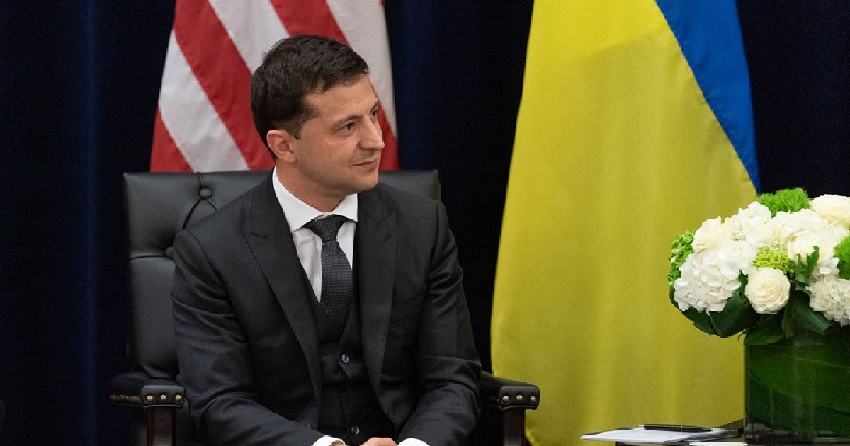 Президента Украины Владимира Зеленского призвали опубликовать все стенограммы разговоров...