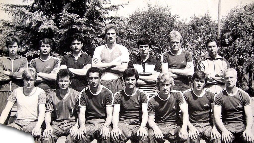 Как долго я искал фото Раздаева в Твери, и однажды нашёл. Он крайний справа в нижнем ряду. 