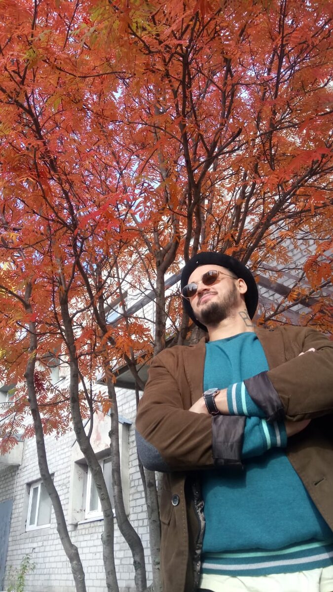 Уже листья опали все..