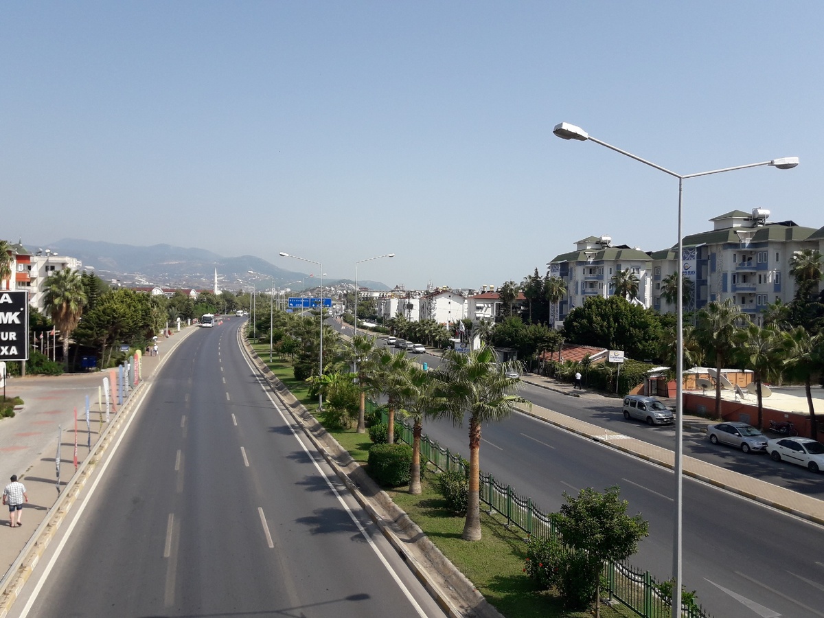 г. Конаклы. Шоссе рядом с отелем