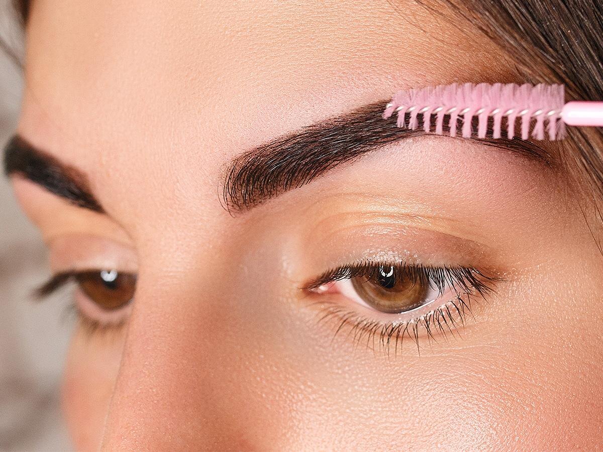 #окрашивание бровей хной фото: Adobe Stock