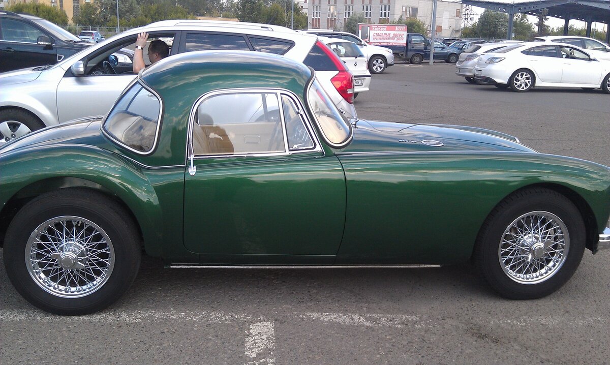 "Красивая машинка" любит хорошее топливо. Фото  из личного архива автора