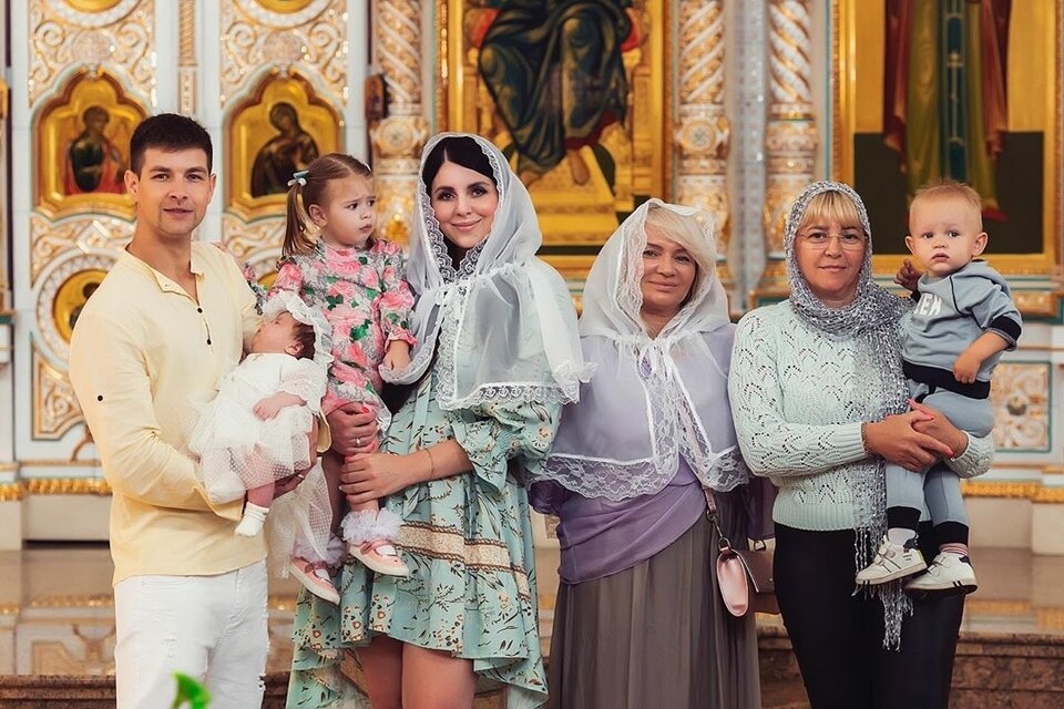 Дима и Оля больше не закрывают лицо млашей дочери
​Фото: «Инстаграм»
