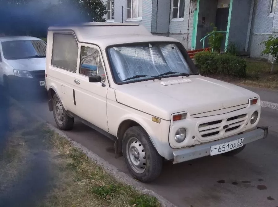 Спереди как грузовик ЗИЛ