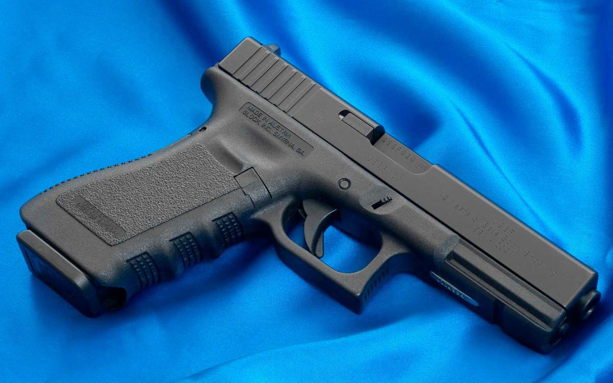 Сравнение характеристик ПМ и Glock 17. Так ли плох советский пистолет? |  Оружие и техника | Дзен