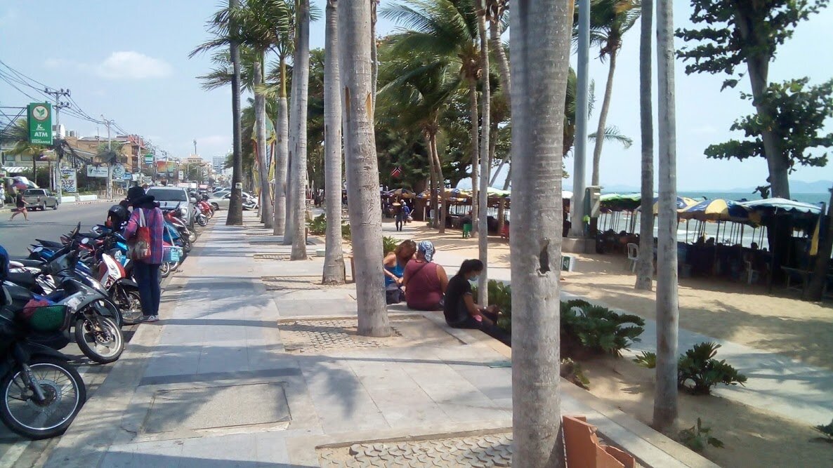 Когда я стою здесь, то не понимаю – как можно хотеть отсюда уехать?