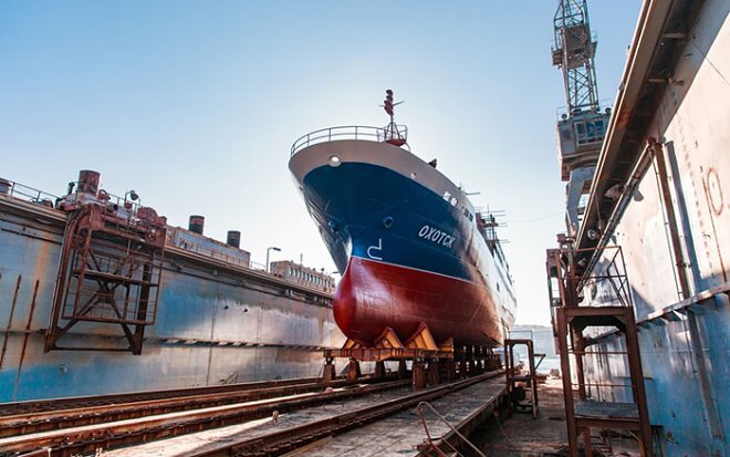 Краболов «Охотск» пр.03141, спуск на воду