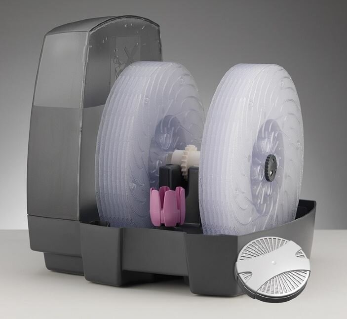 Мойка воздуха внутри. Контейнер (неудобный), пакет вращающихся дисков и внизу поддон. Что за круглая штука - не знаю