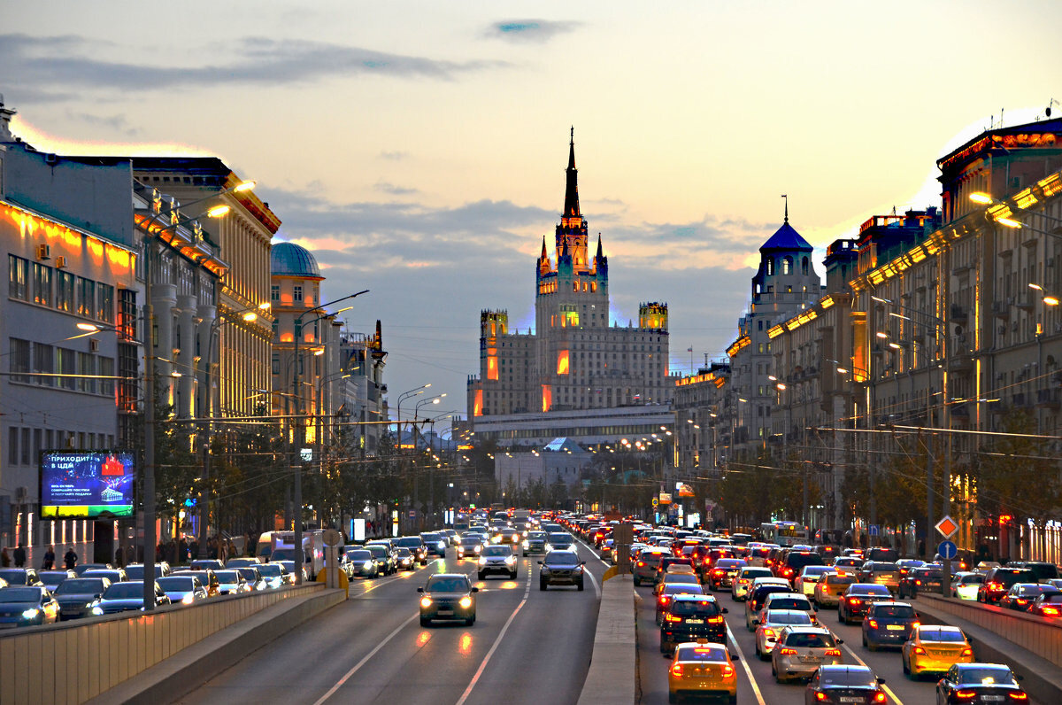 Находится в центре города здесь. Садовое кольцо Москва. Москва центра садового кольца. Садовое кольцо улицы. Садовое кольцомоскава.