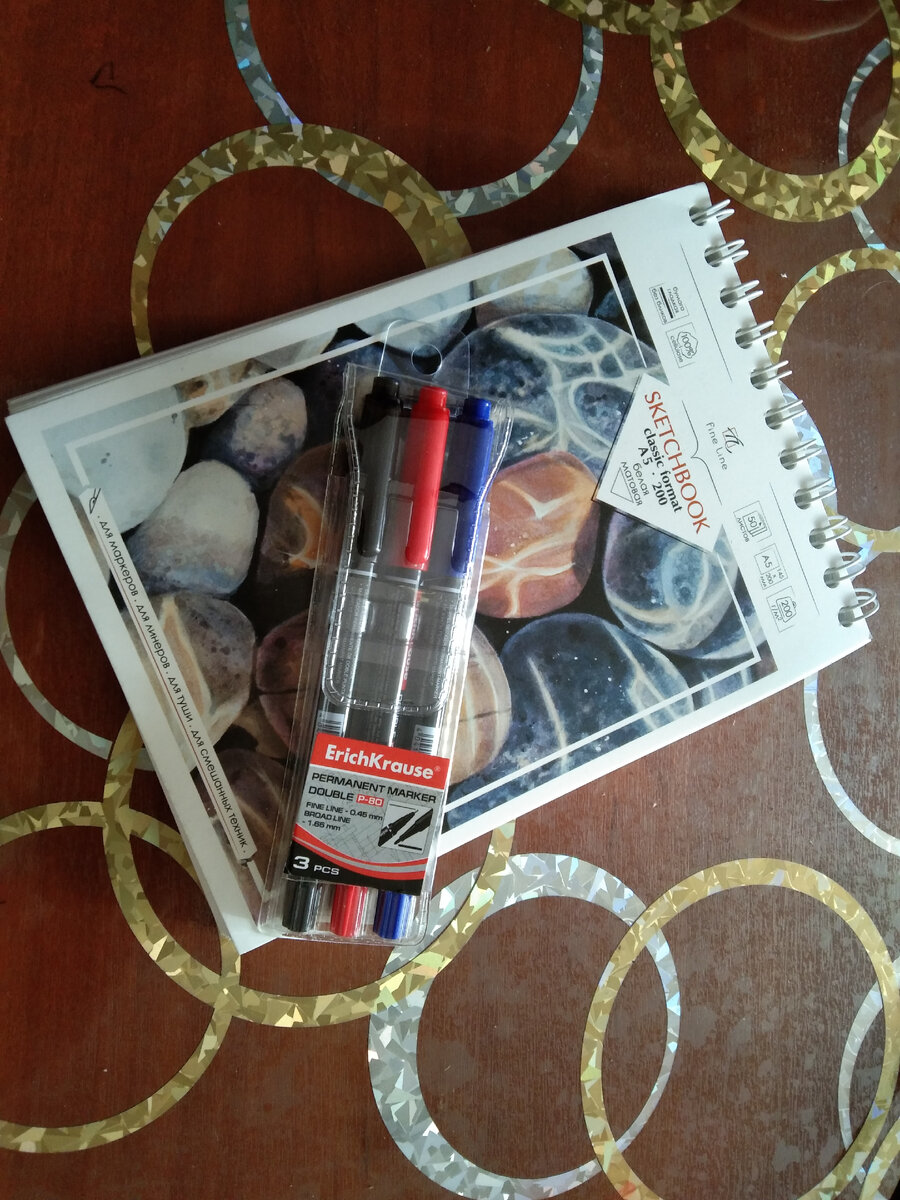 Купила набор из 3-х перманентных маркеров и альбом для скетчинга на 50 листов