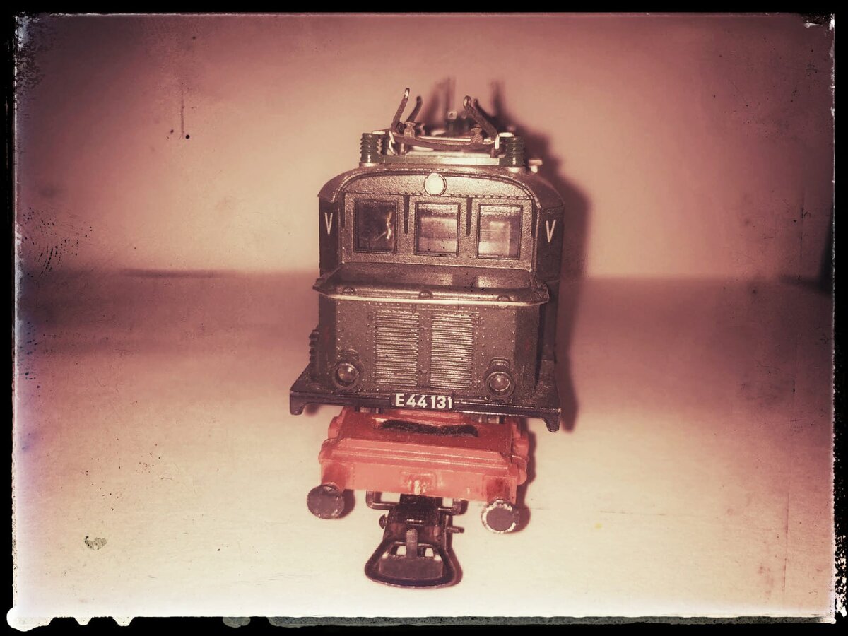                         Локомотив Е44