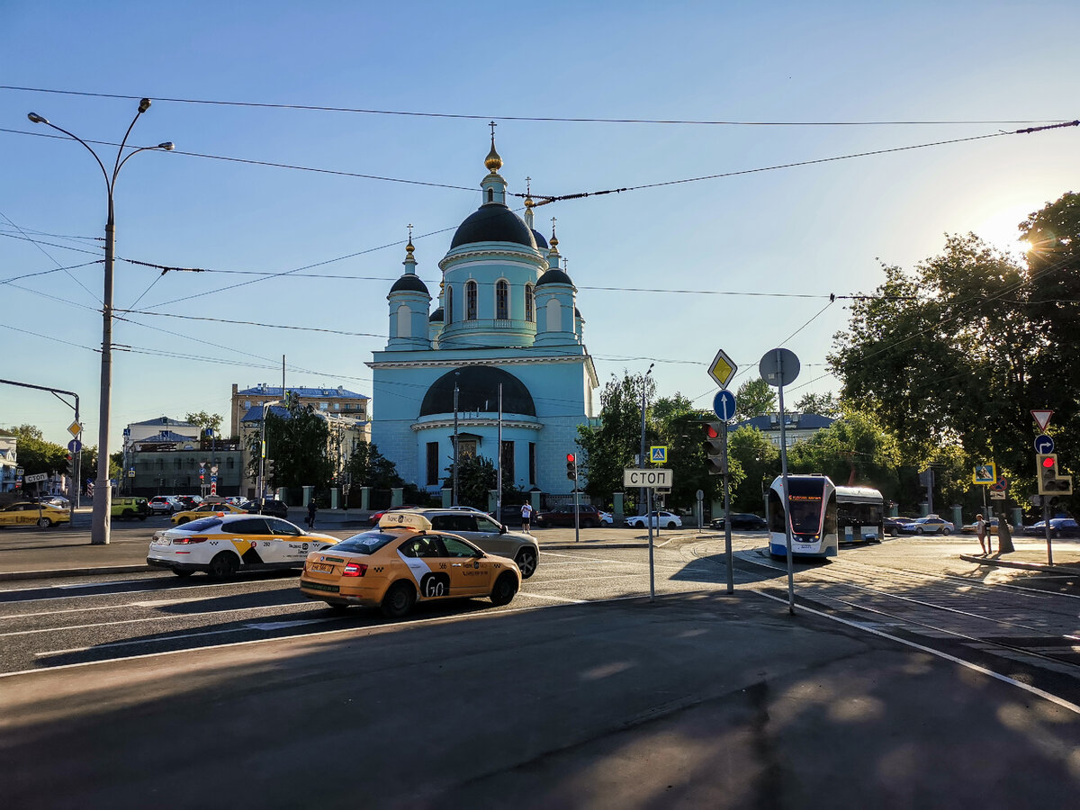 Вид с Андроньевской площади