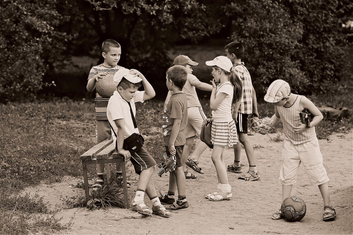 Ребята жизнь веселую. Советское детство. Дети во дворе. Дети играющие во дворе. Дети улицы.