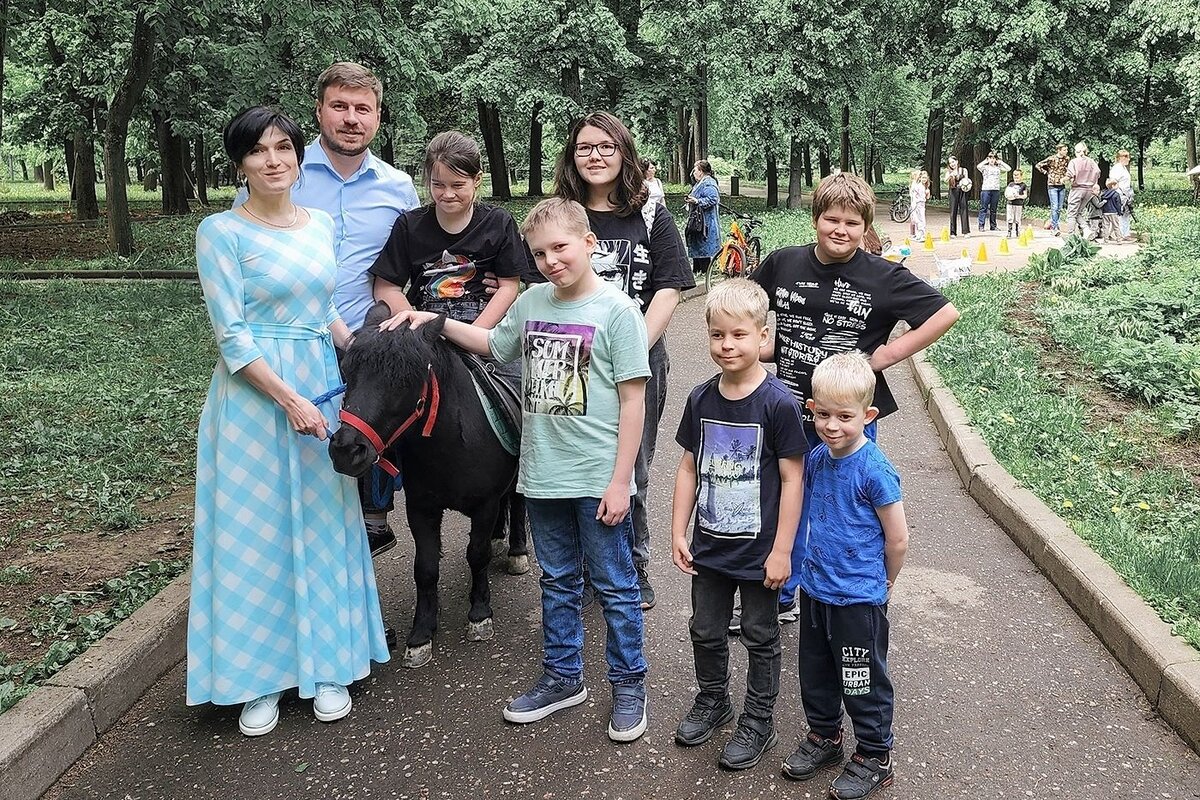 Шесть детей — это классно и современно! Для многодетной мамы нет границ |  Аргументы и факты – aif.ru | Дзен