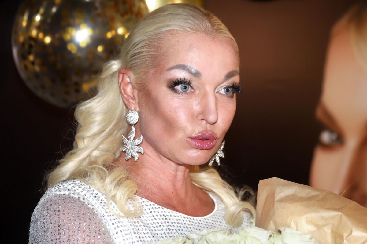     «Наглая!»: Анастасия Волочкова показала мошенницу с Первого канала, наживающуюся на ней