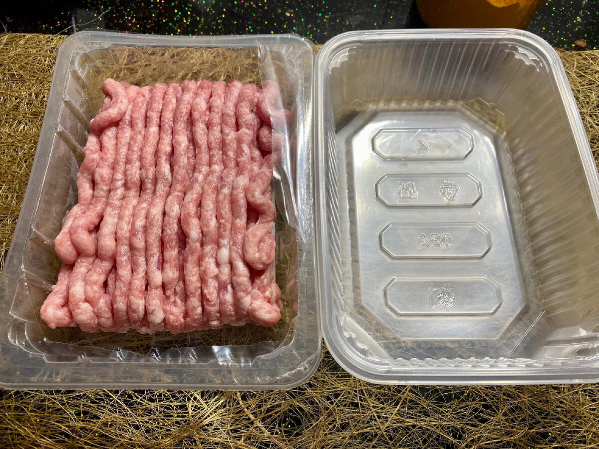 Контейнеры из-под фарша и специальный для микрозелени почти идентичны