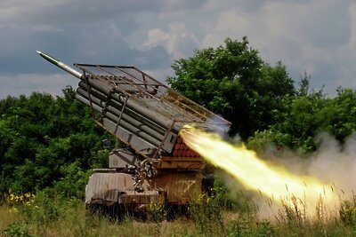    Система залпового огня БМ-21 "Град" ведут огонь ©Евгений Биятов РИА Новости