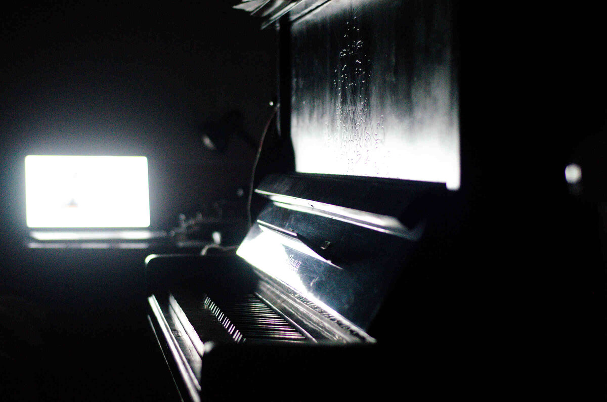 Много ли здесь тех, кто, трубя на всех углах о Великом Квантовом Переходе, понимает, что это вообще такое? Учитывая, что НИКТО до сих пор не видит конечной (промежуточной, но устойчивой) точки этого Перехода, думаю, что их количество стремится к нулю.