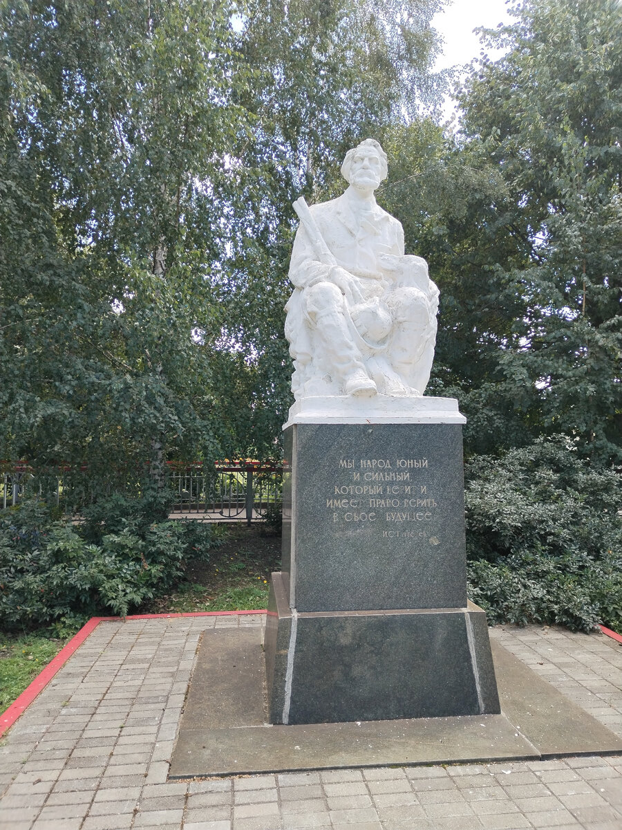 Памятник на ст Орел И. С Тургеневу фото взято из личных.