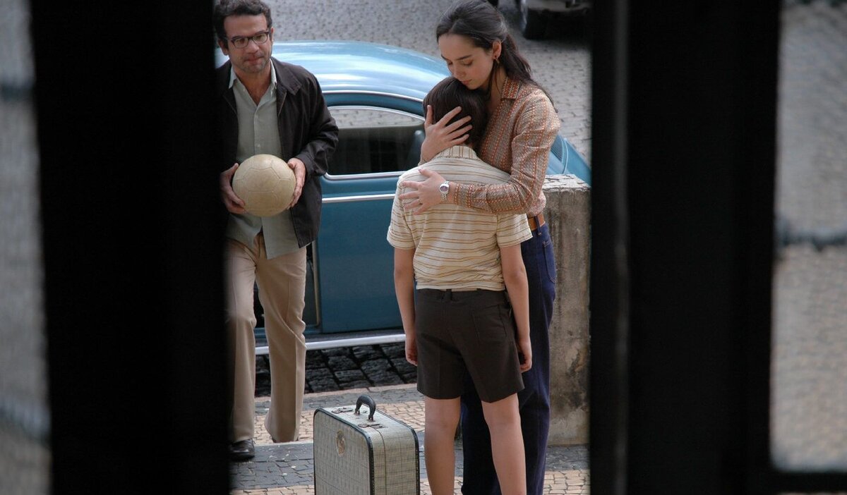 Кадр из фильма «Год, когда мои родители уехали в отпуск»