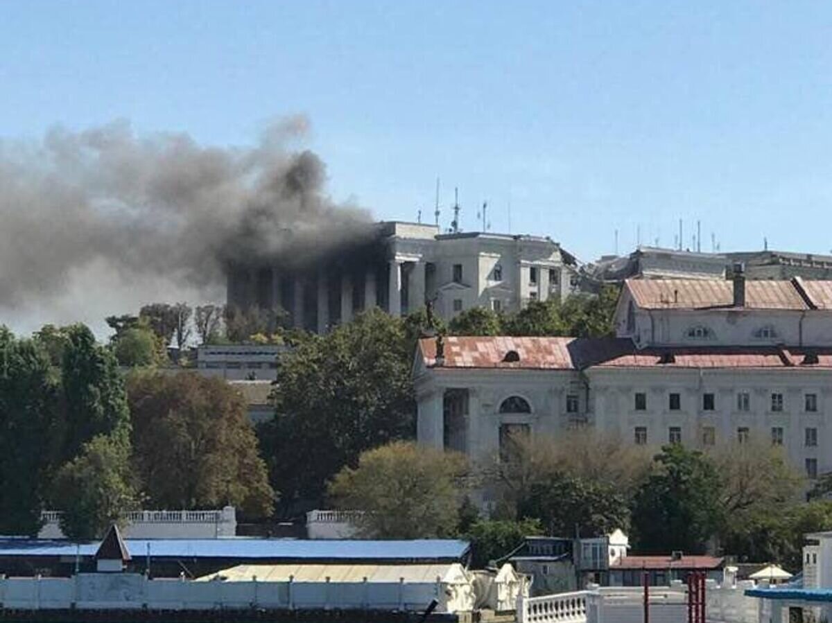    Последствия удара в Севастополе© Фото очевидца