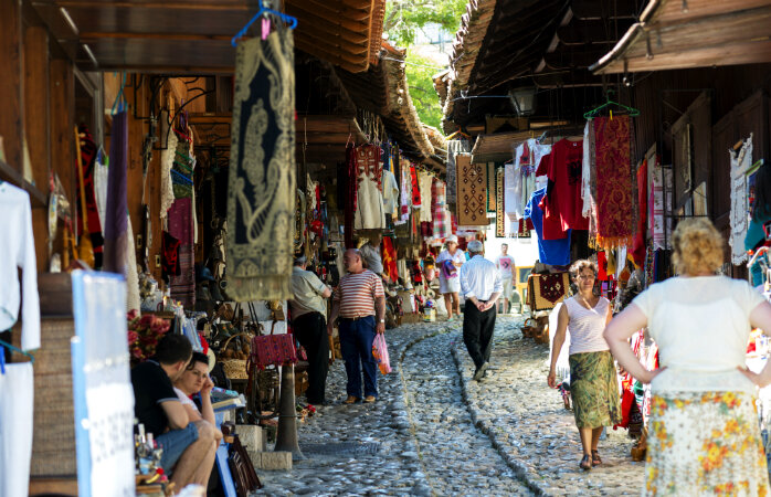 Красочный рынок в Албании