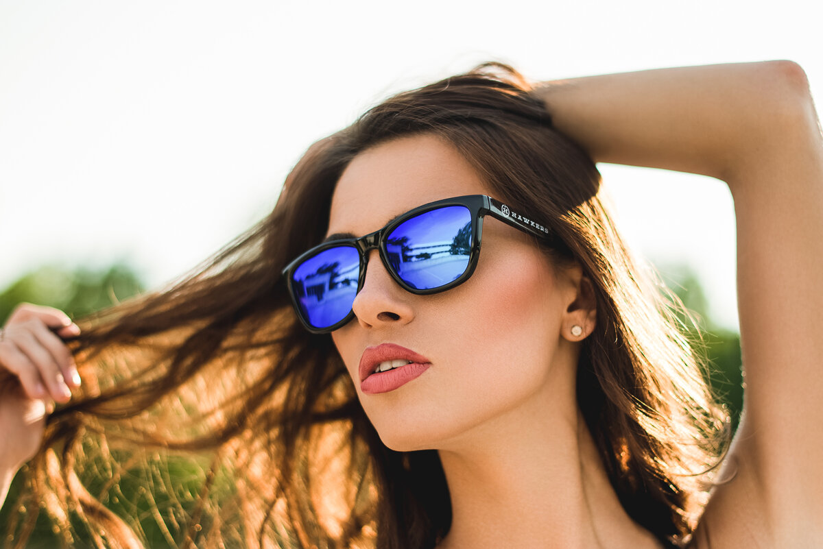 Sun ladies. Ира Абдуланова. Девушка в солнечных очках. Солнцезащитные очки. Девушка в солнцезащитных очках.
