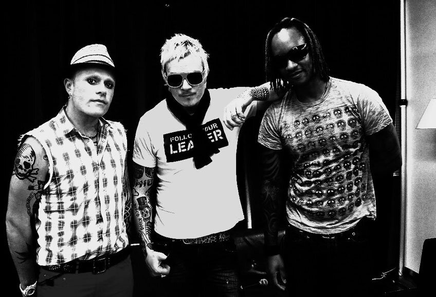 Обожаю The Prodigy, с уверенностью могу сказать что это один из самых сильных коллективов в моей жизни. Поражаюсь многим фактам. 
