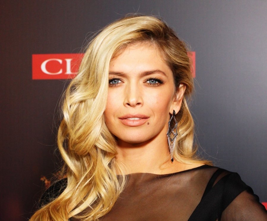 Певица и актриса, Вера Брежнева в своем блоге часто делится своими советами по уходу за кожей, о правильном питании и спорте. Сегодня мы хотим Вам рассказать о простых, но действенные секретах, которыми делится Вера Брежнева и ее личный косметолог