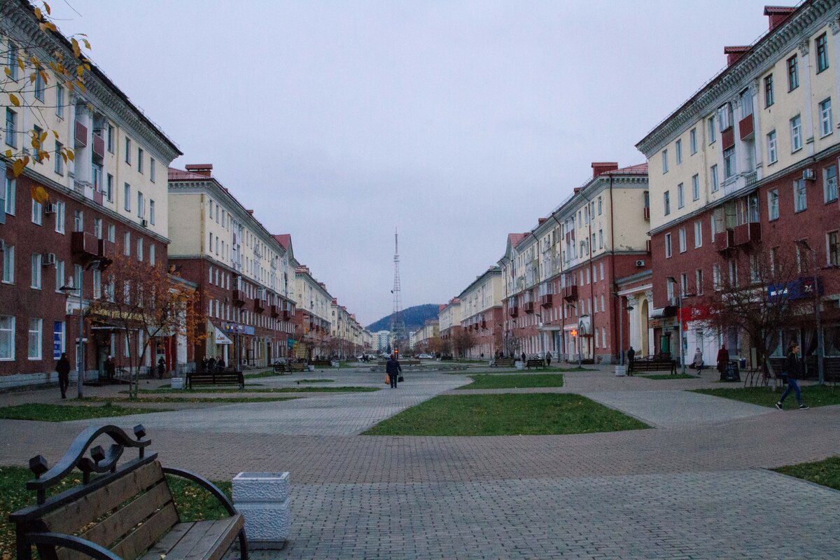 Междуреченск улицы. Проспект Коммунистический Междуреченск. Междуреченск Кемеровская обл проспект Коммунистический. Площадь Междуреченска Кемеровская область. Междуреченск Западный район.