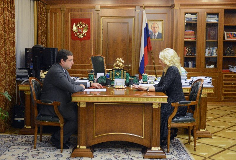 Зампред правительства РФ Татьяна Голикова и губернатор Смоленской области Алексей Островский обсудили вопросы строительства нового лечебного корпуса ОДКБ и онкологического диспансера. Об этом сообщают в пресс-службе региональной администрации. 