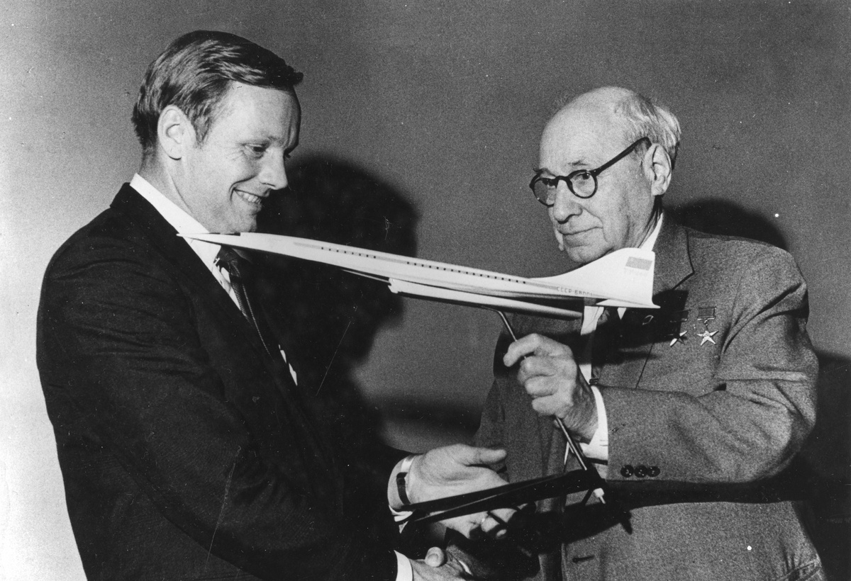 Туполев Андрей Николаевич (справа) - выдающийся авиаконструктор, трижды Герой Социалистического Труда, генерал-полковник, академик.