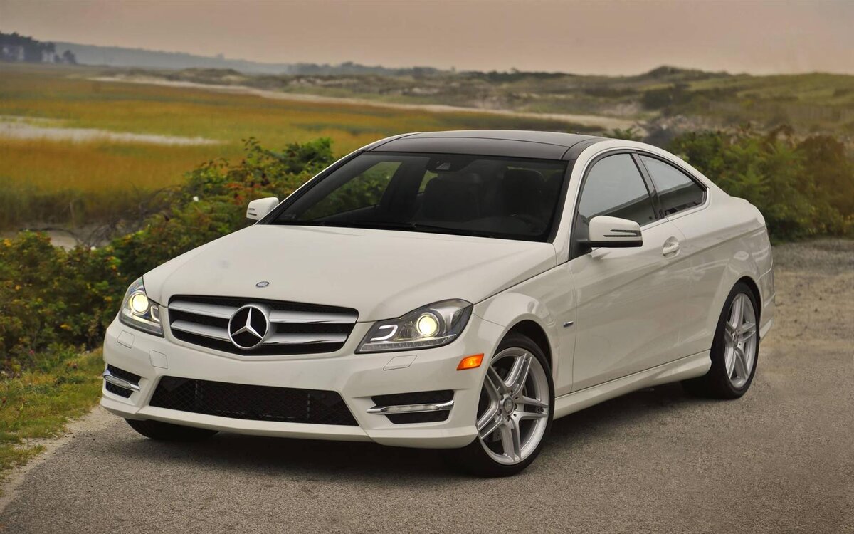 Mercedes-Benz C-Class 2013 года. Цена в столице от 800 тыс. до 1.200 тыс. руб.    Фото: wallscover.com  