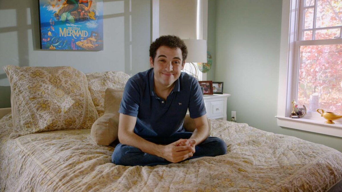 Мир главы семейства Рона переворачивается как только его сыну Оуэну в 4 года ставят диагноз: «регрессивный аутизм». В попытках достучаться до мальчика, Рон находит довольно неожиданный путь к новому общению с ребенком через призму мультипликационных фильмов Disney. 